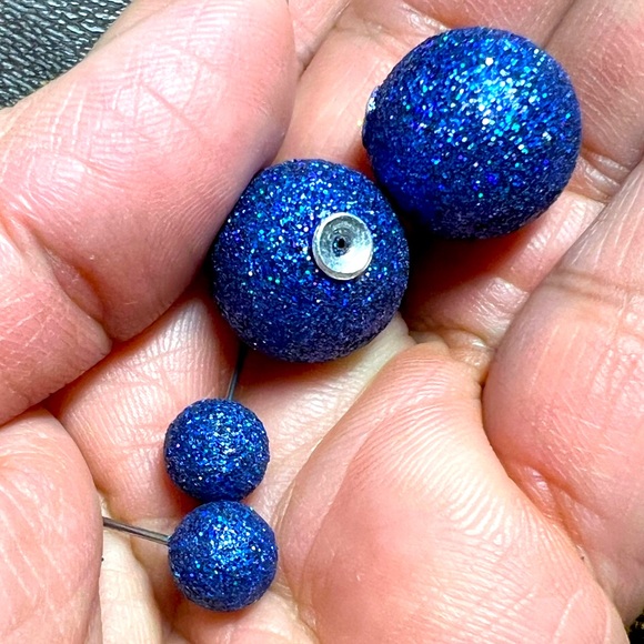 Double side glittery earrings in blue - Picture 2 of 7
